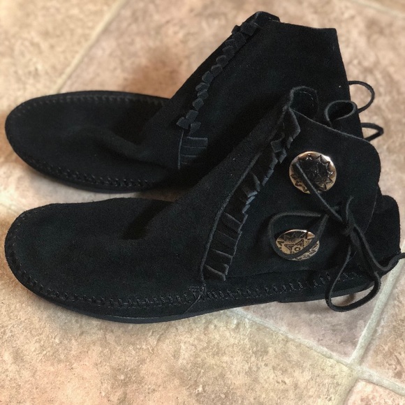 minnetonka two button hardsole boot